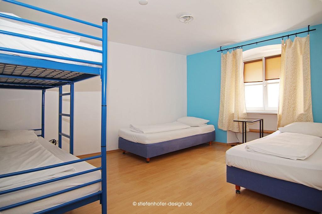 Brook Lane Hostel Регенсбург Экстерьер фото