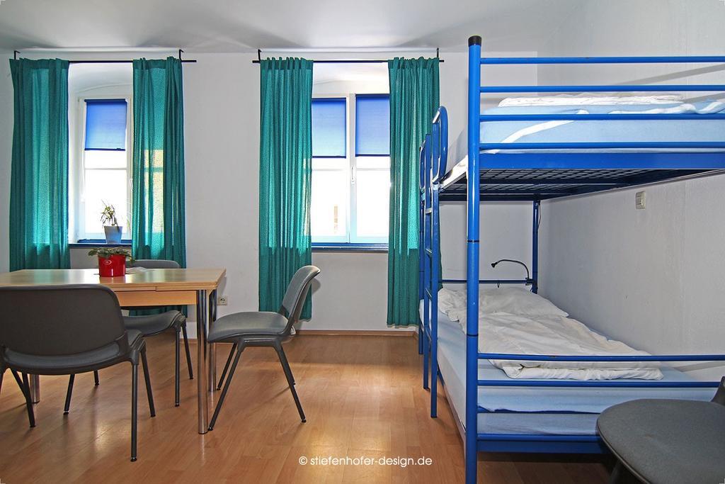 Brook Lane Hostel Регенсбург Экстерьер фото