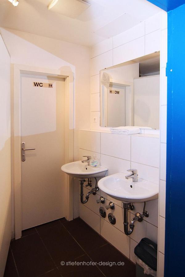 Brook Lane Hostel Регенсбург Экстерьер фото